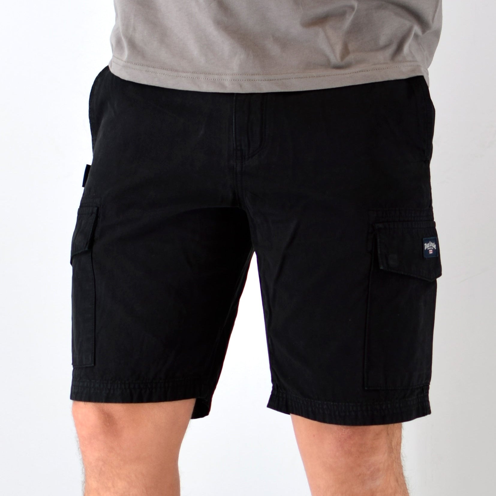 SS25 Explorer Short Three-Stroke - Black