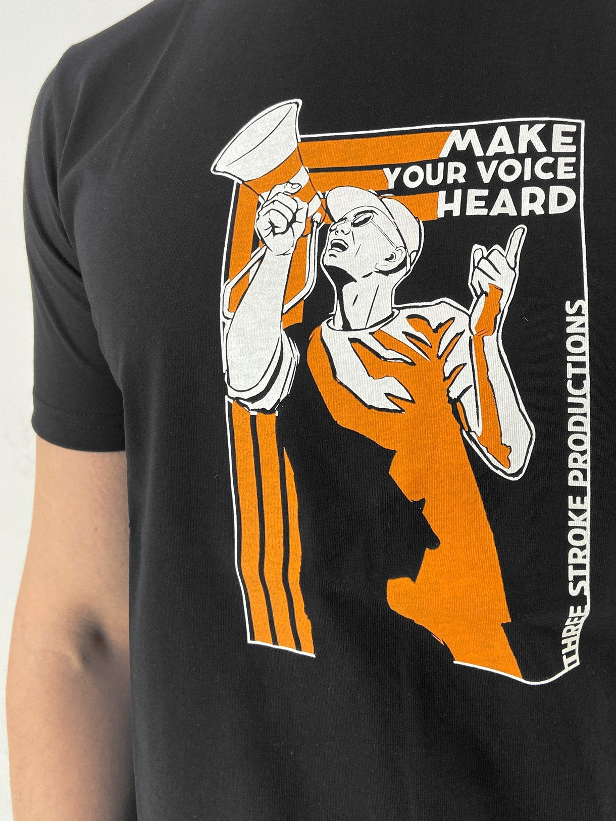 048 SS25 Voice T-Shirt Three Stroke - Black