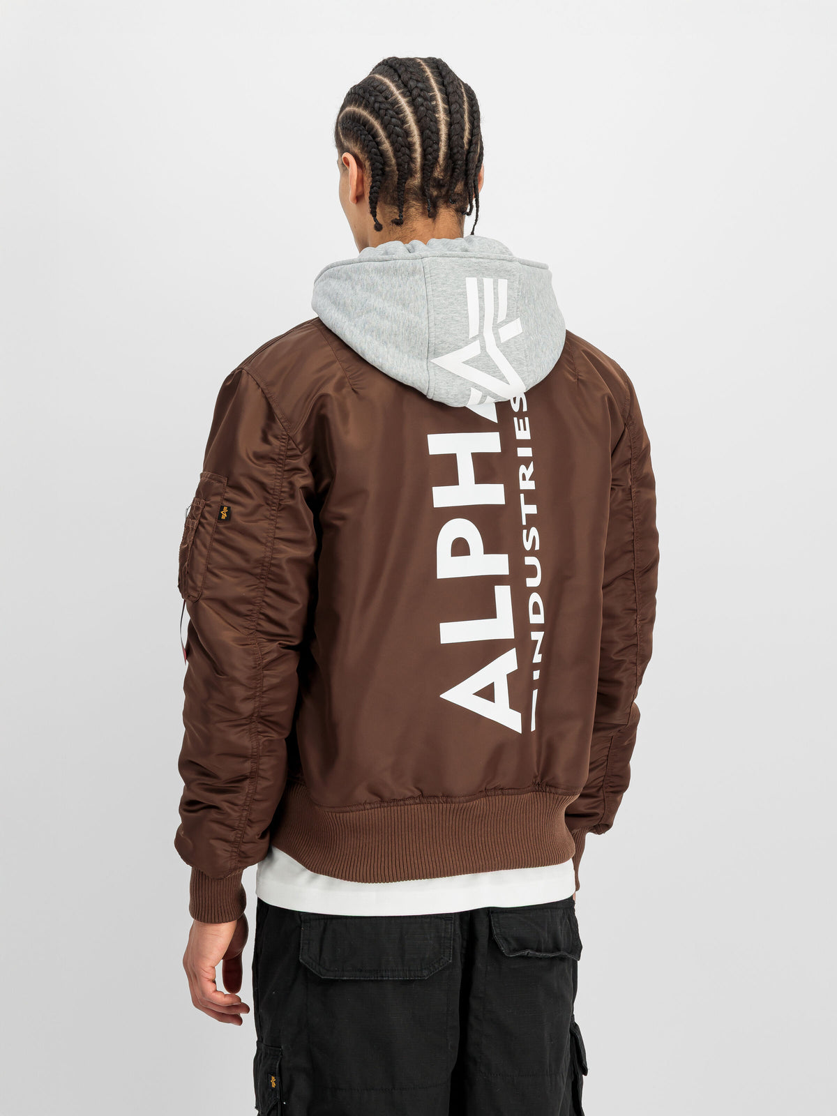 Alpha Industries – MA-1 Zip Hood Backprint Bomber Jacket – Powder Brown