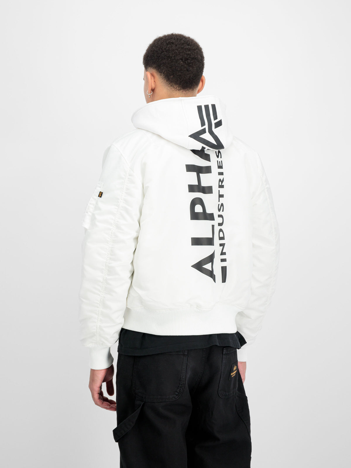 Alpha Industries – MA-1 Zip Hood Backprint Bomber Jacket – White/Black