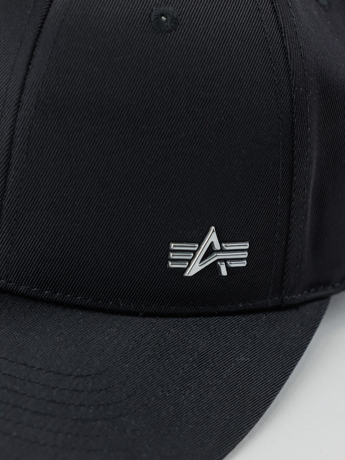 Alpha Industries – Metal Label Cap – Black/Metalsilver
