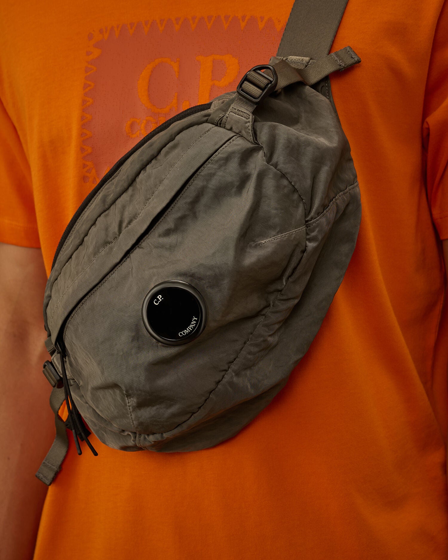 Nylon B Lens Crossbody Pack CP Company® AW25 - Gunemetal