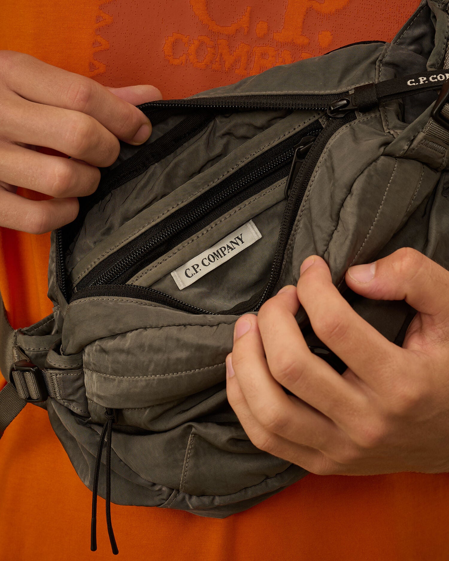 Nylon B Lens Crossbody Pack CP Company® AW25 - Gunemetal