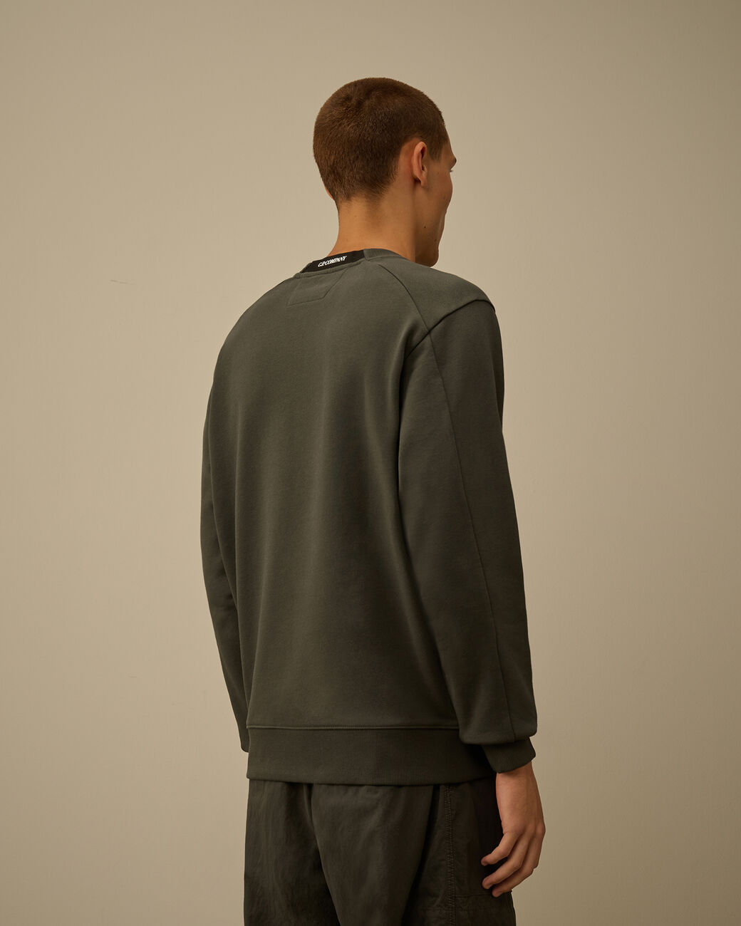 Diagonal Raised Fleece Crewneck Lens Sweatshirt CP Company® AW25 - Dark Shadow