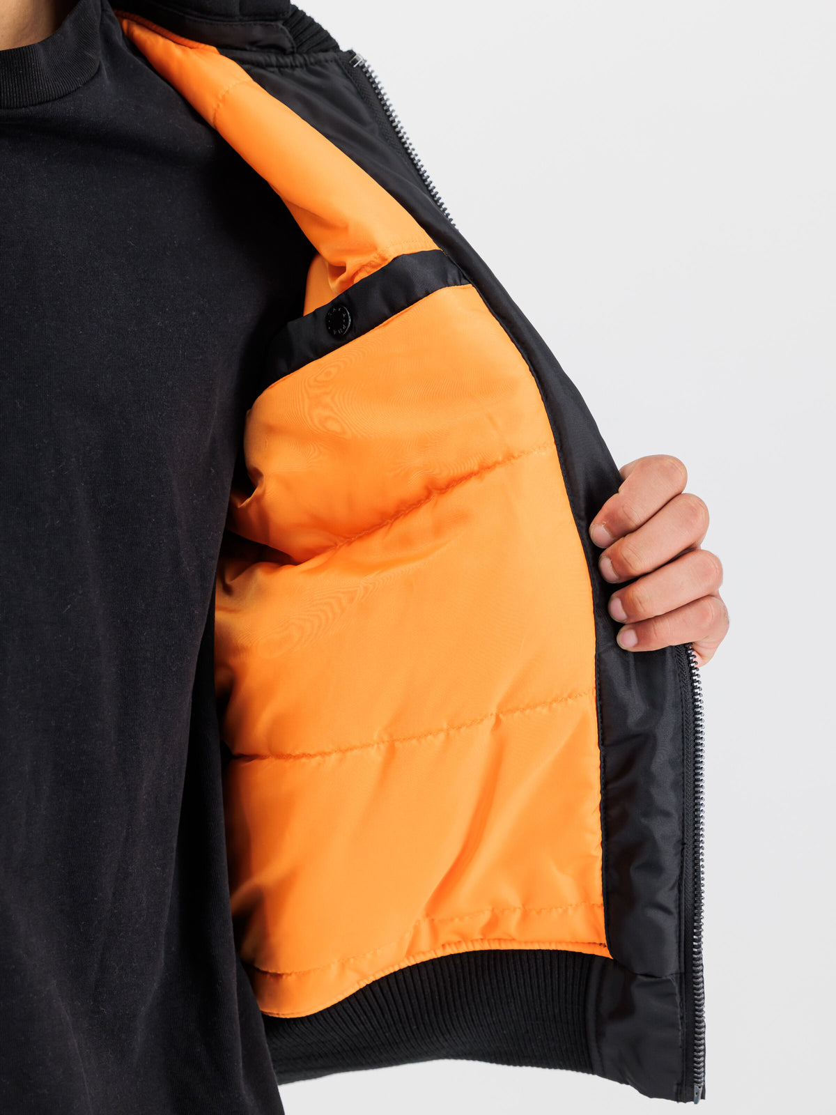 Alpha Industries – MA-1 TT Hood Two Tone Cold Weather Bomber Jacket – Black