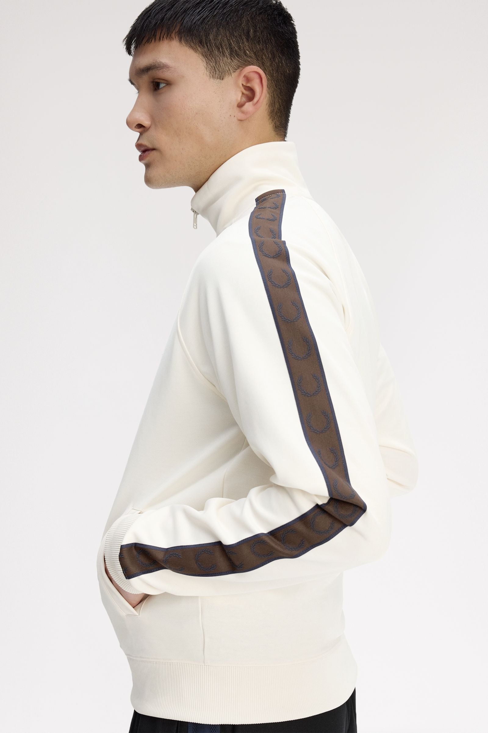 Contrast Tape Track Jacket Fred Perry AW25 - Ecru / Burnt Tobacco