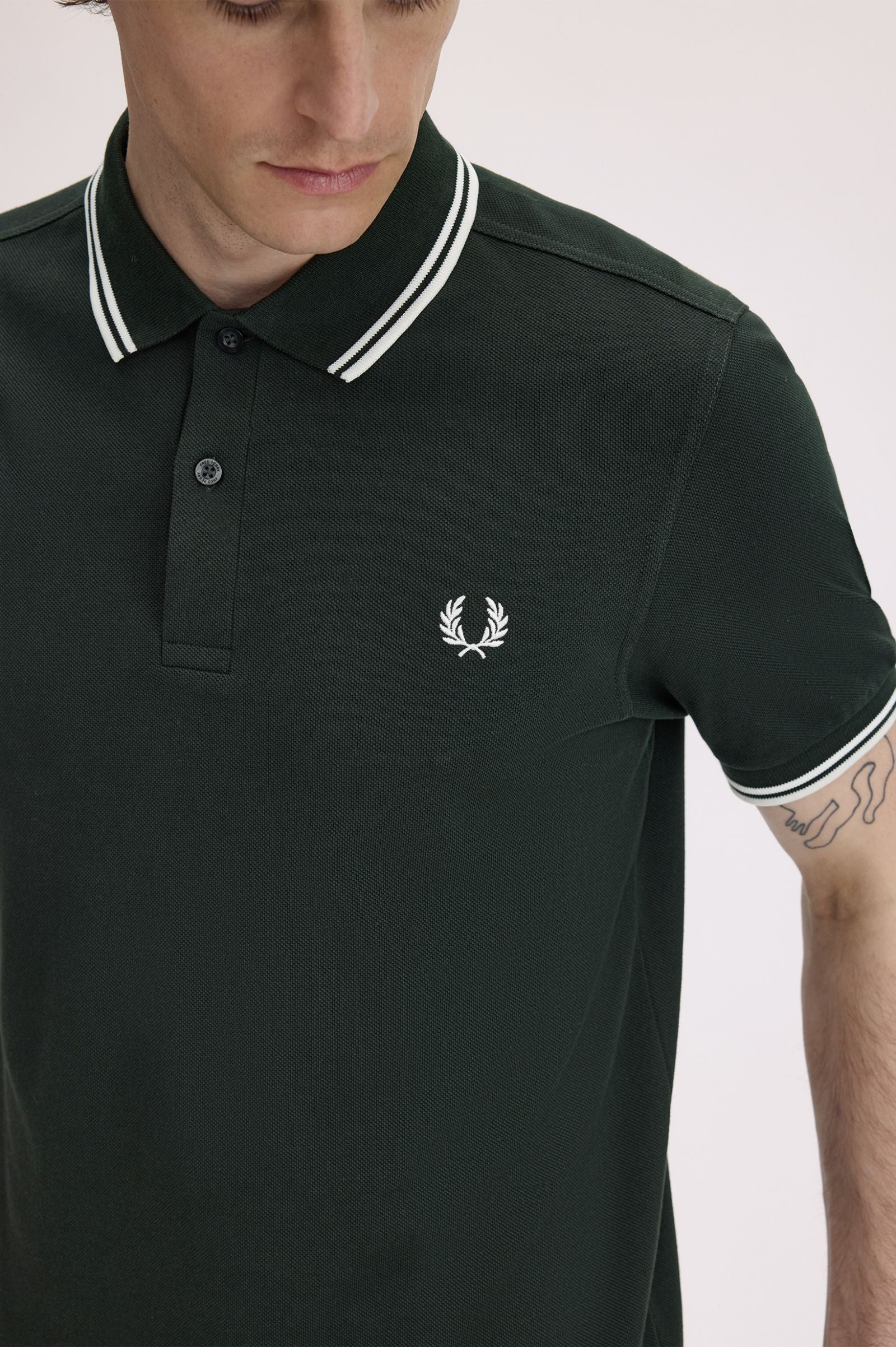 Twin Tipped Polo Fred Perry Shirt AW25 - Night Green / Snow White