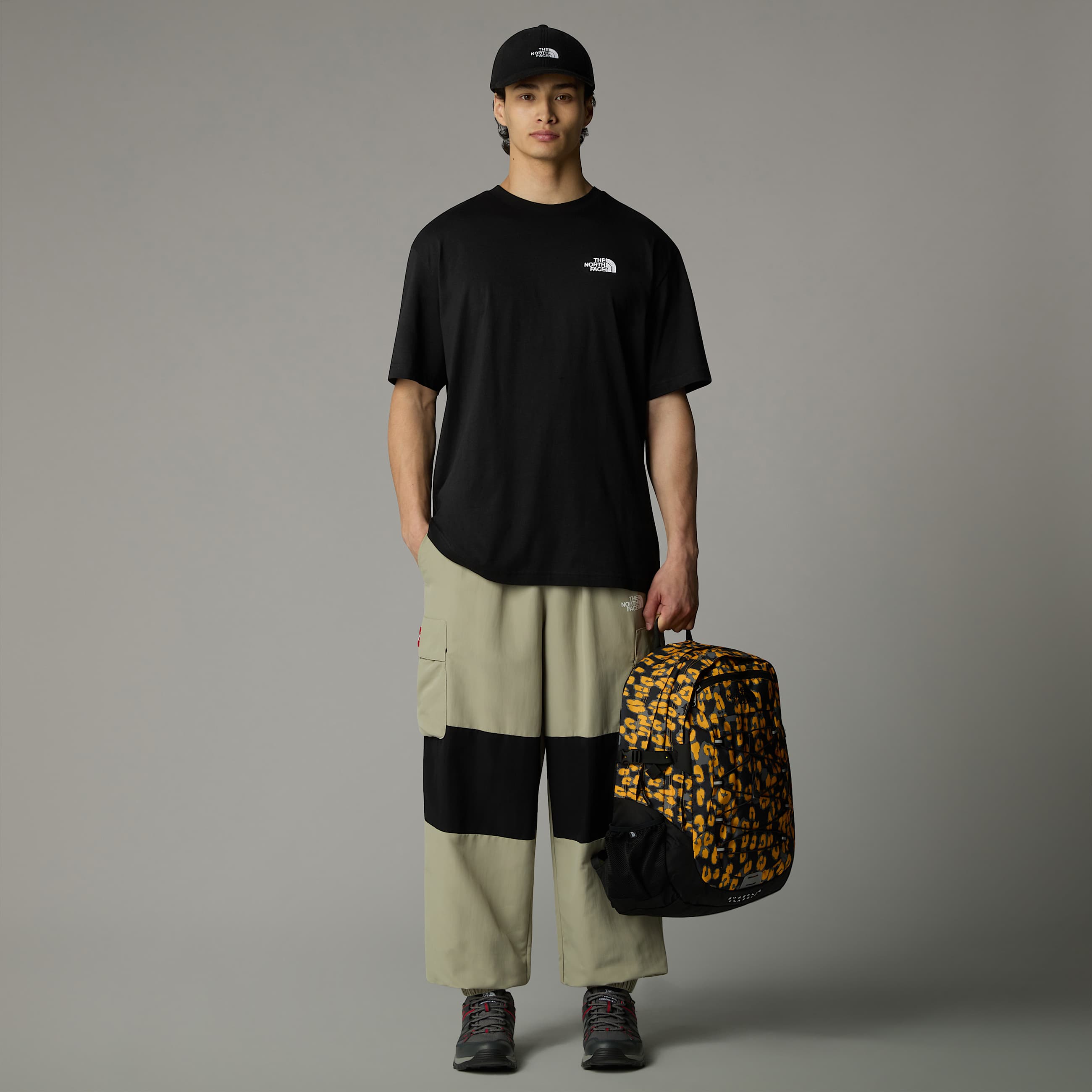 S/S Essential Oversize Tee The North Face - TNF Black
