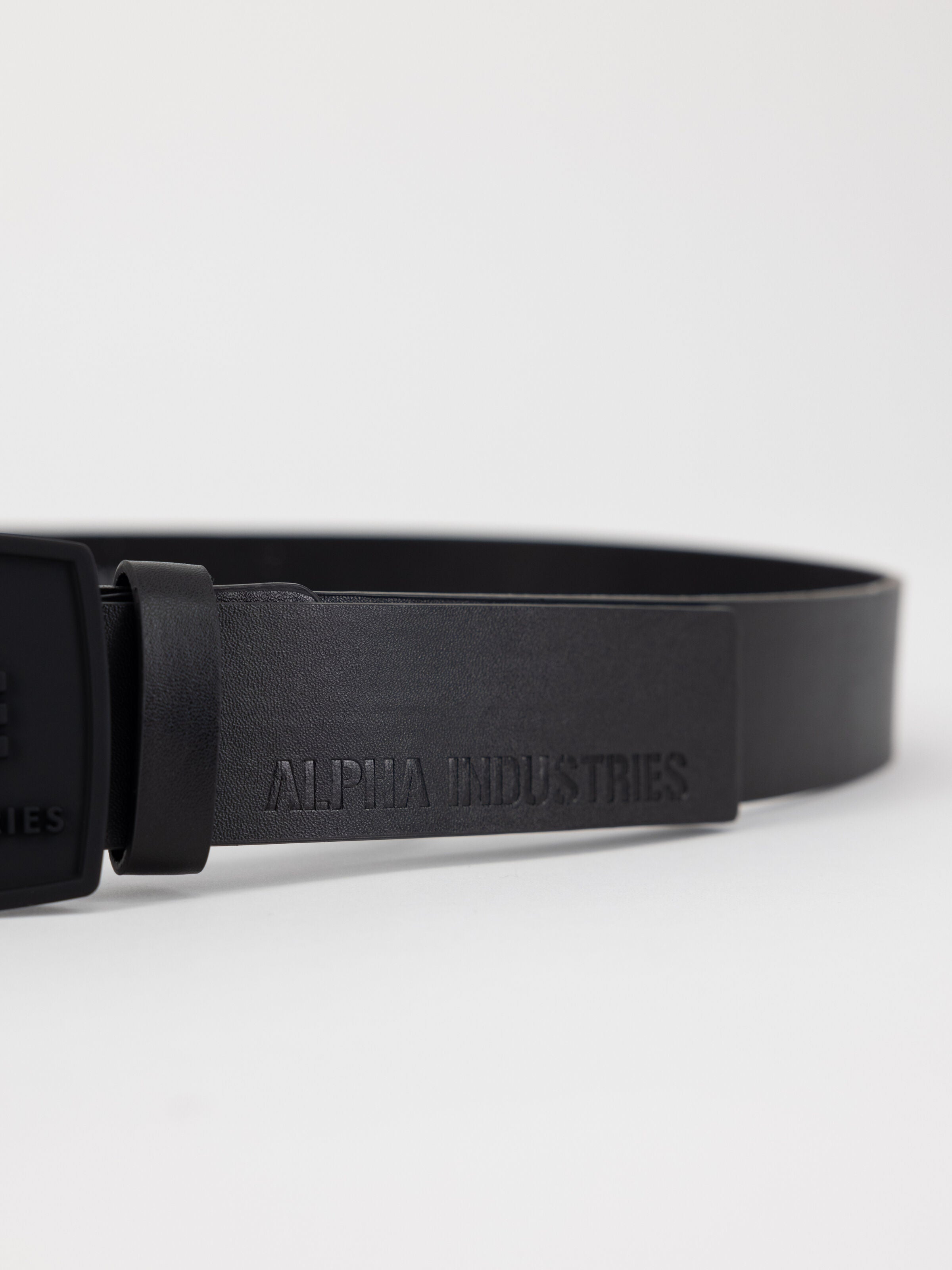 All Black Belt Alpha Industries AW25 - All Black