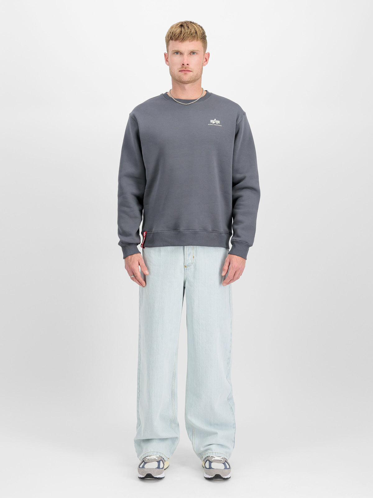 Alpha Industries – Basic Small Logo Sweatshirt – Greyblack