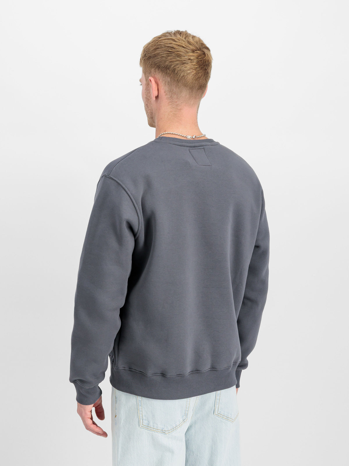 Alpha Industries – Basic Small Logo Sweatshirt – Greyblack