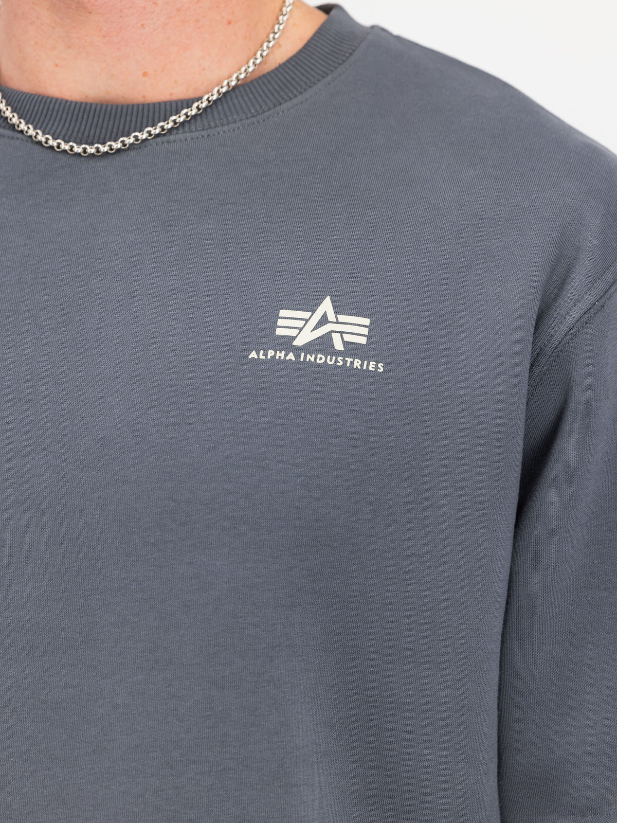 Alpha Industries – Basic Small Logo Sweatshirt – Greyblack