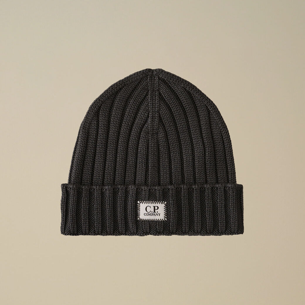 Extrafine Merino Wool Logo Beanie CP Company® AW25 - Ebony Grey