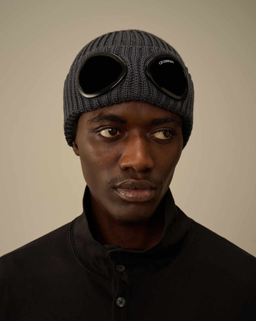 Extrafine Merino Wool Goggle Beanie CP Company® AW25 - Ebony Grey