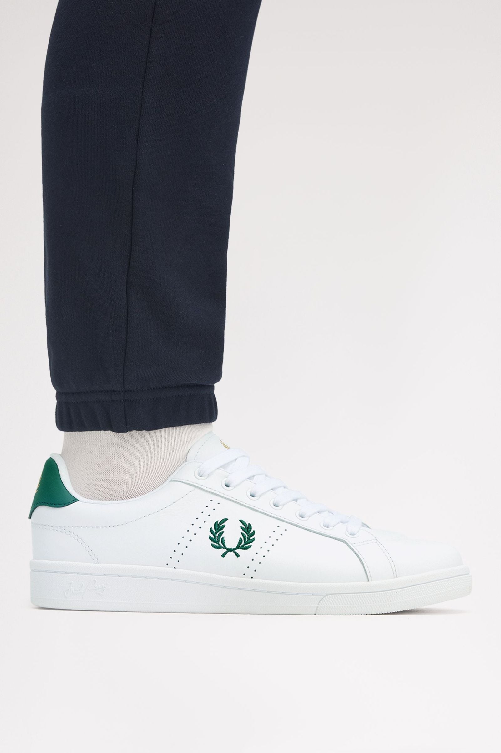B721 Leather Fred Perry AW25 - White