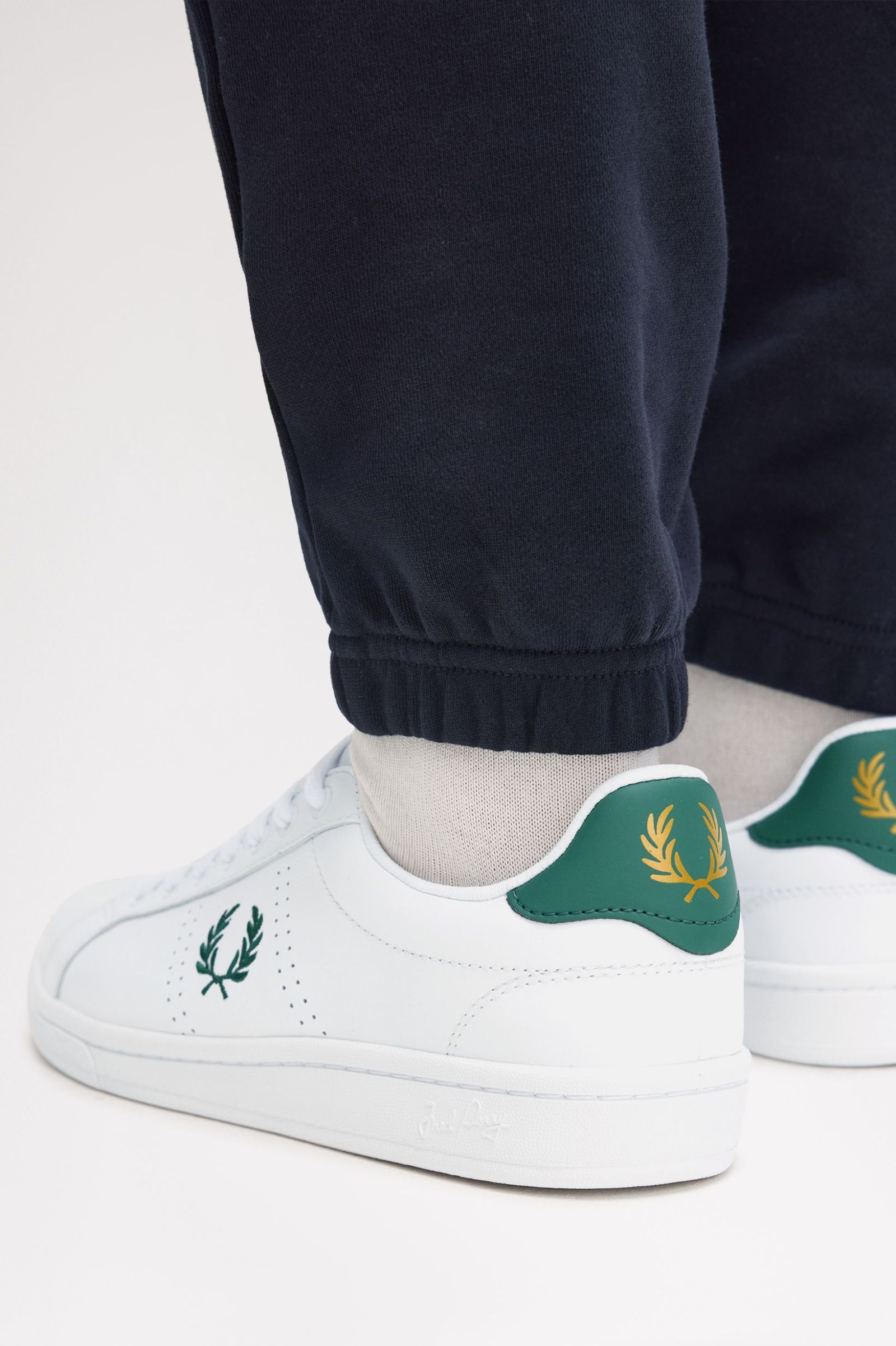B721 Leather Fred Perry AW25 - White