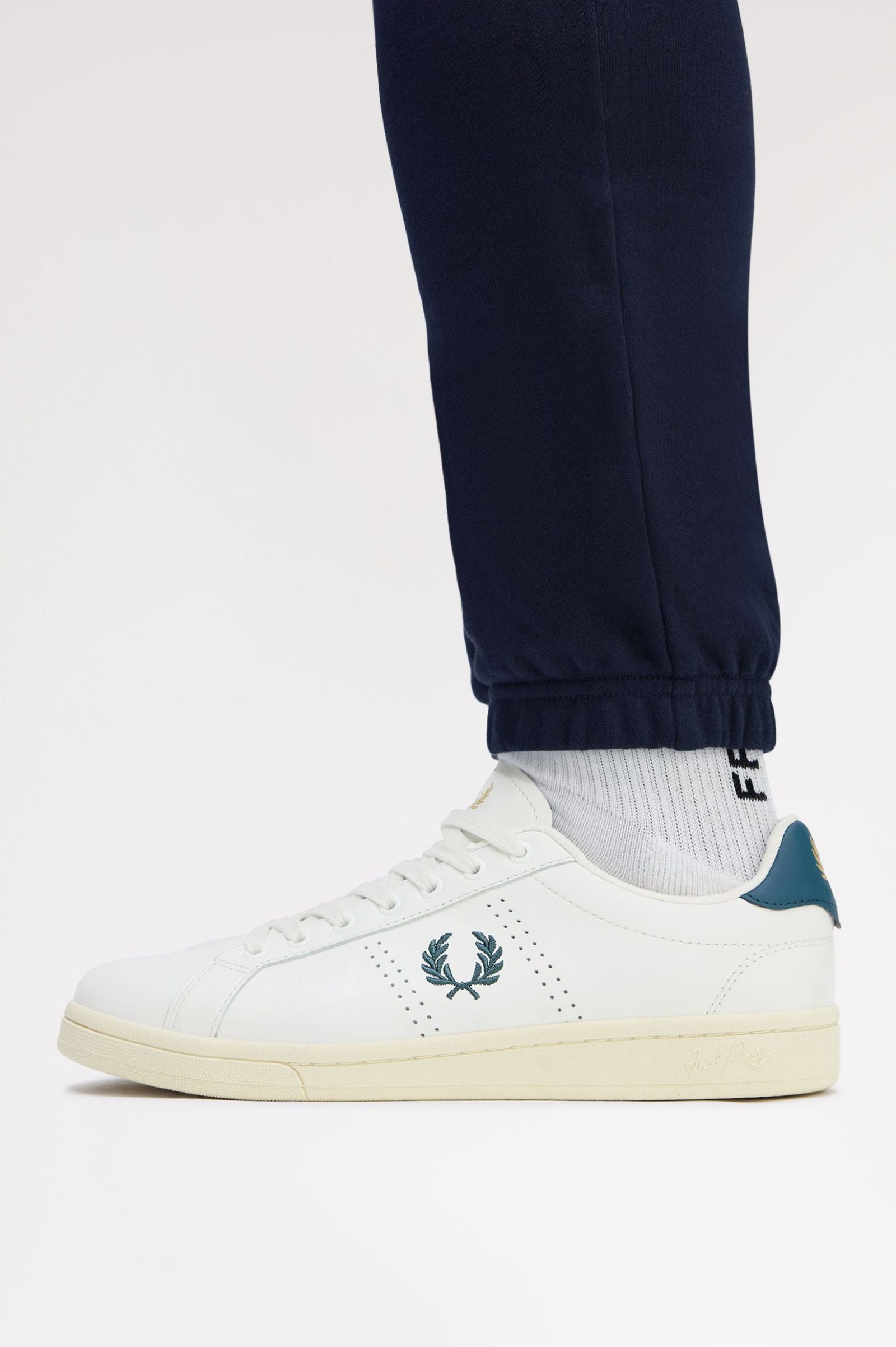 B721 Leather Fred Perry AW25 - Snow White