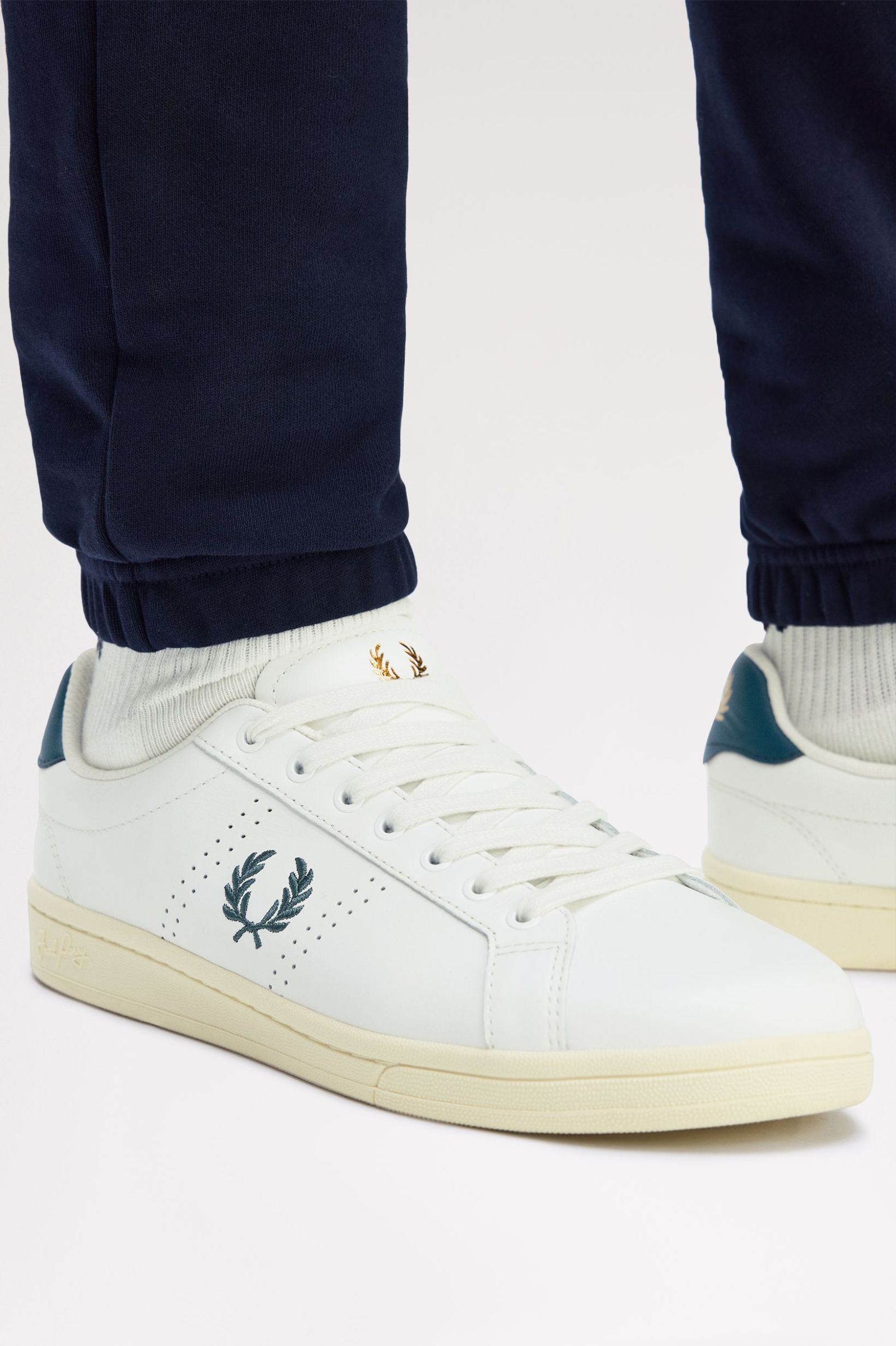 B721 Leather Fred Perry AW25 - Snow White