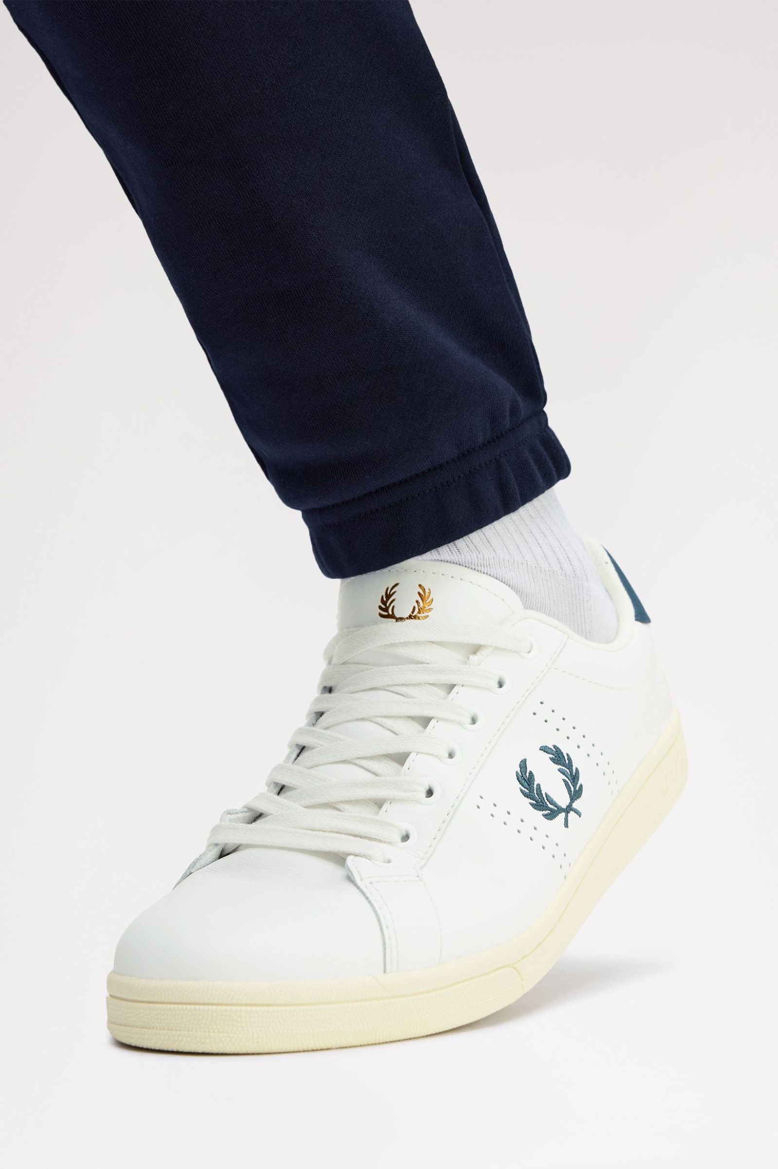 B721 Leather Fred Perry AW25 - Snow White