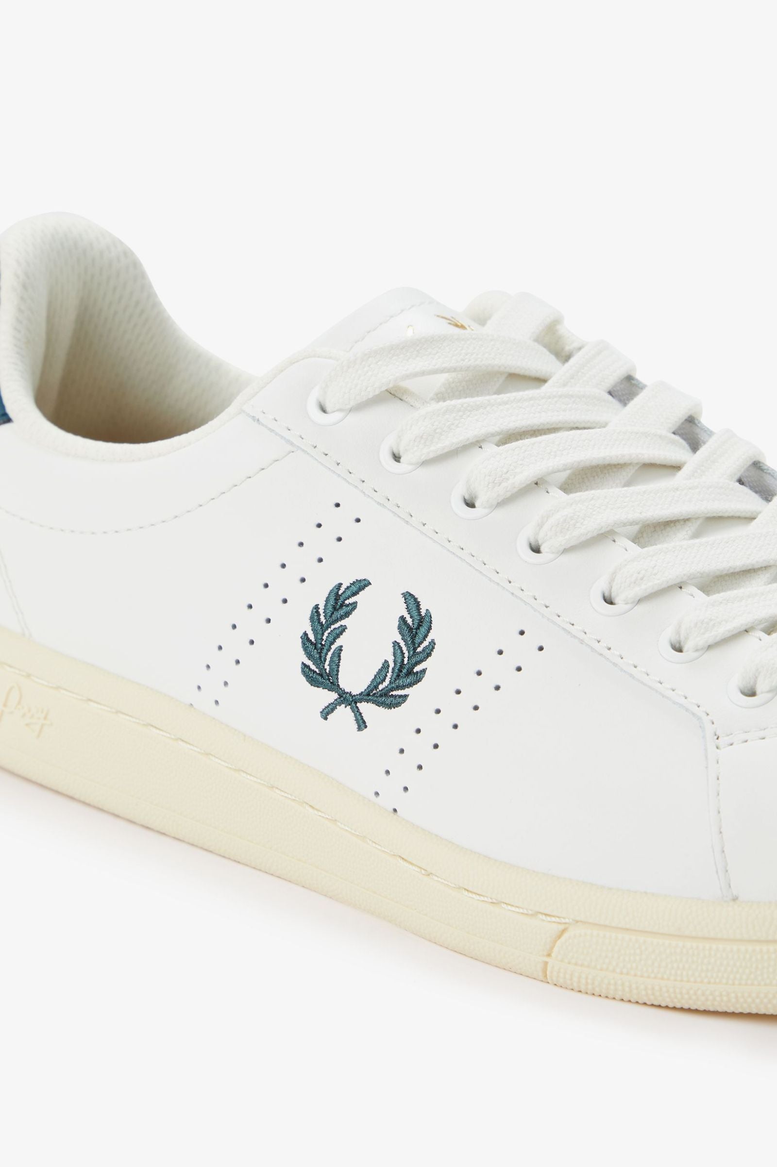 B721 Leather Fred Perry AW25 - Snow White