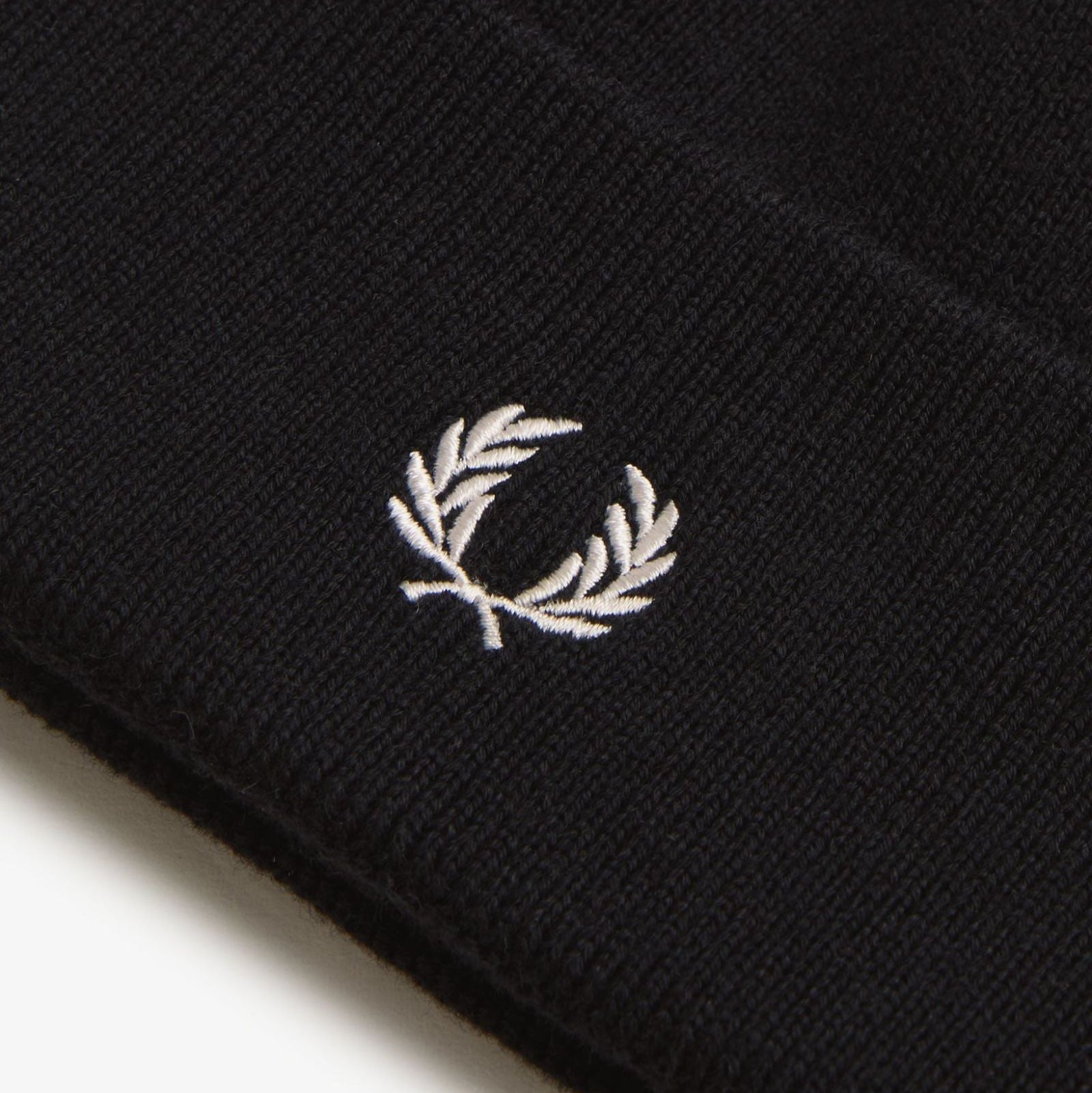 Classic Beanie Fred Perry AW25 - Black / Snow White
