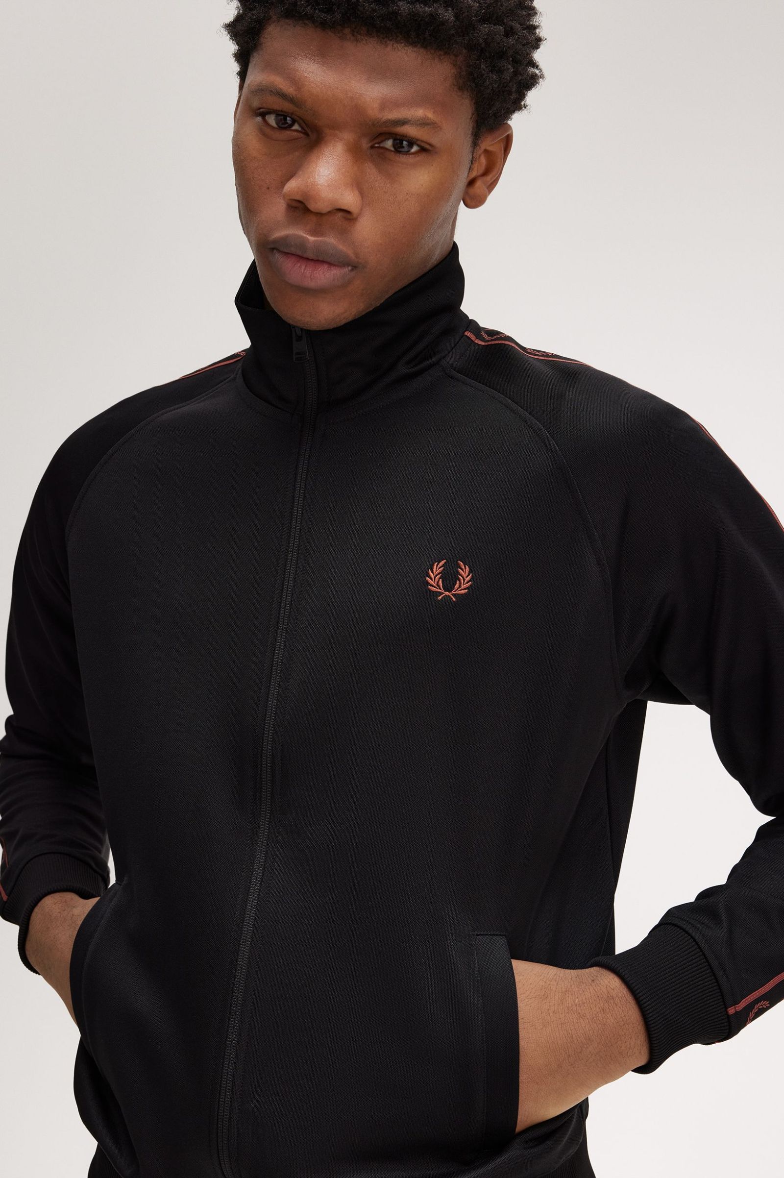 FP Contrast Tape Track Jacket Fred Perry - Black / Whisky Brown