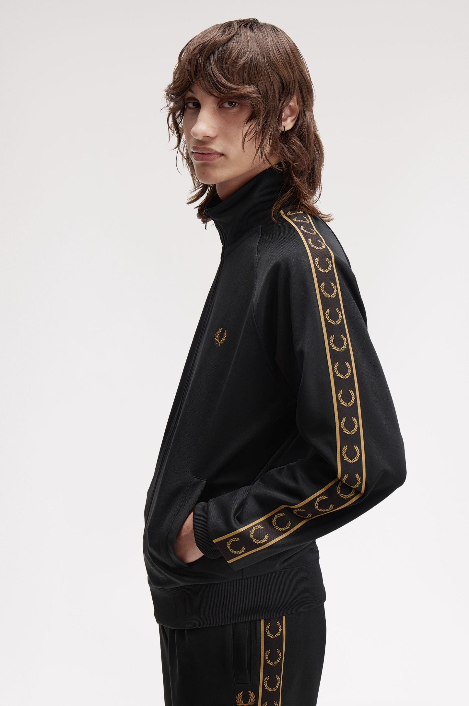 Contrast Tape Track Jacket Fred Perry AW25 - Black / Shaded Stone