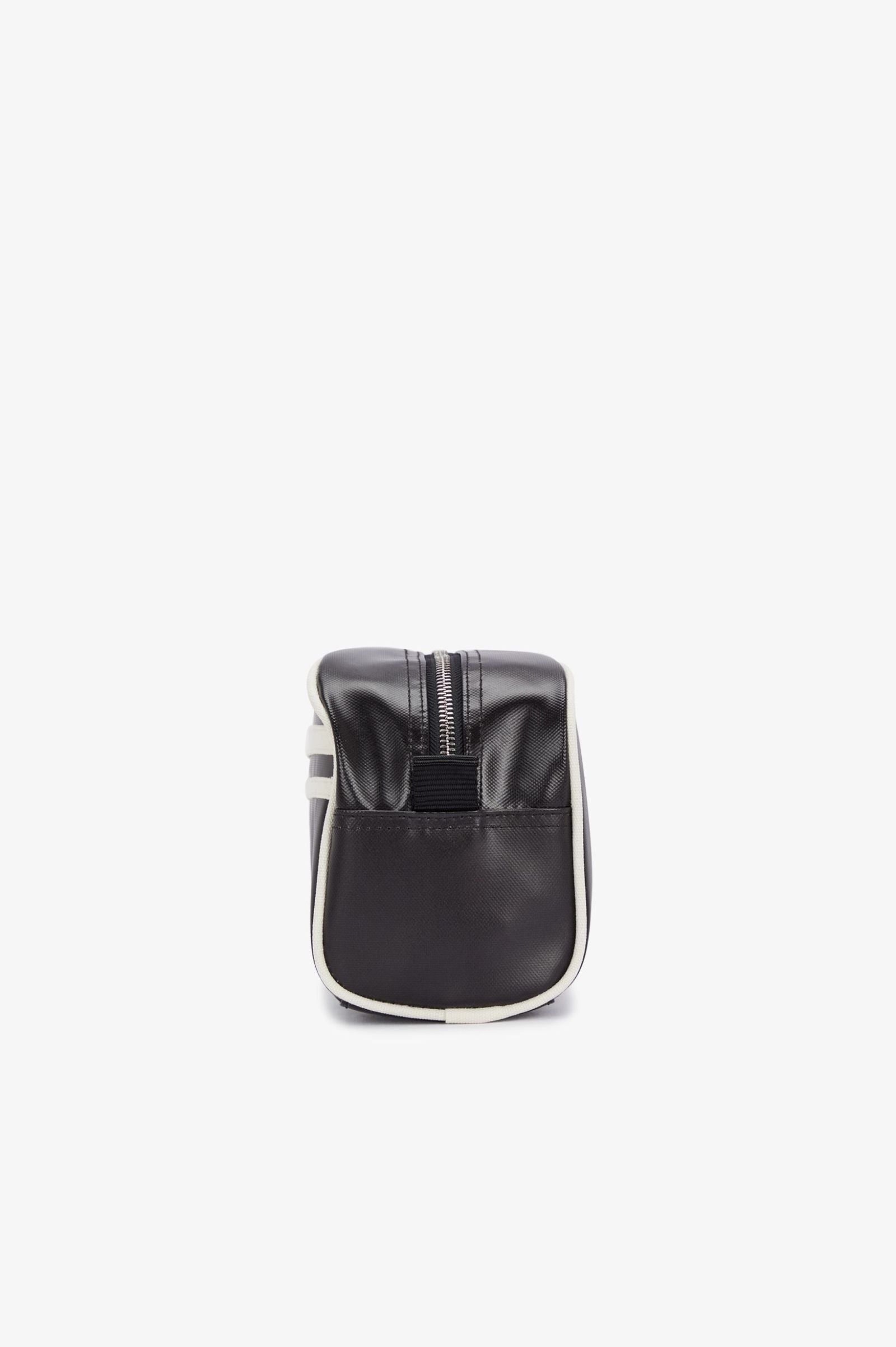 Laurel Wreath Wash Bag Fred Perry AW25 - Black