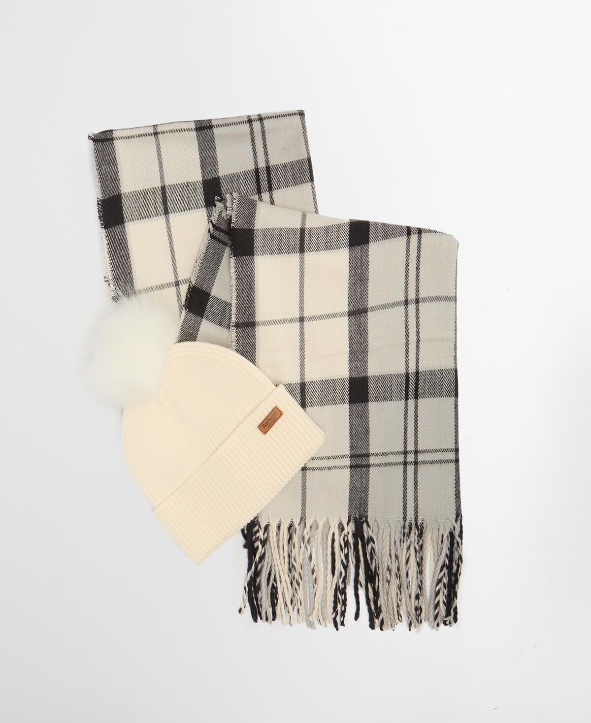 Barbour – Dover Beanie & Hailes Scarf Gift Set – Monochrome Tartan