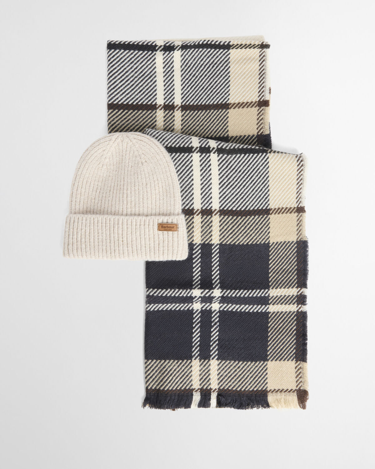 Barbour – Pendle Beanie & Blair Scarf Gift Set – Light Birchwood Tartan