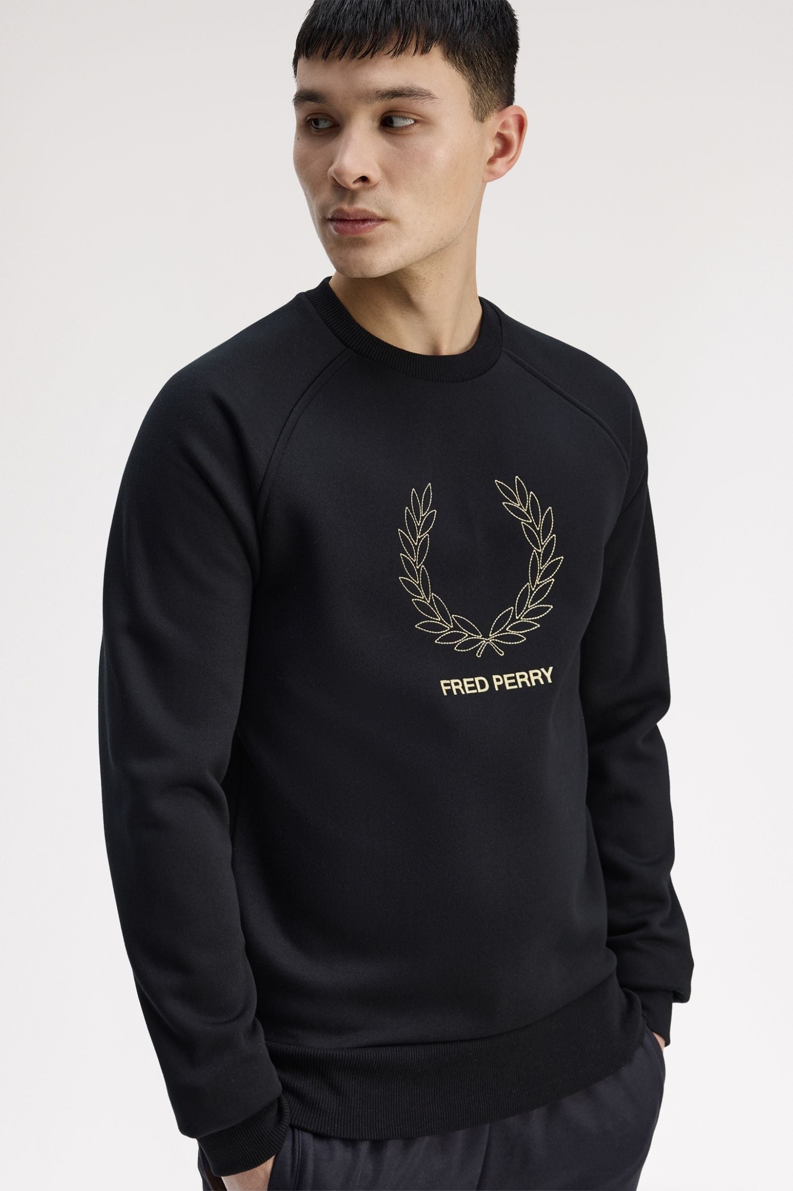 Outline Laurel Wreath Sweatshirt Fred Perry AW25 - Black