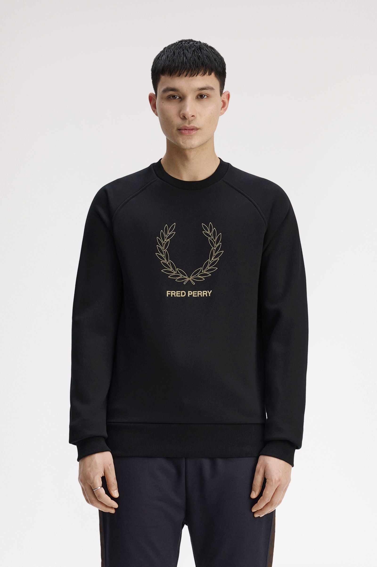Outline Laurel Wreath Sweatshirt Fred Perry AW25 - Black
