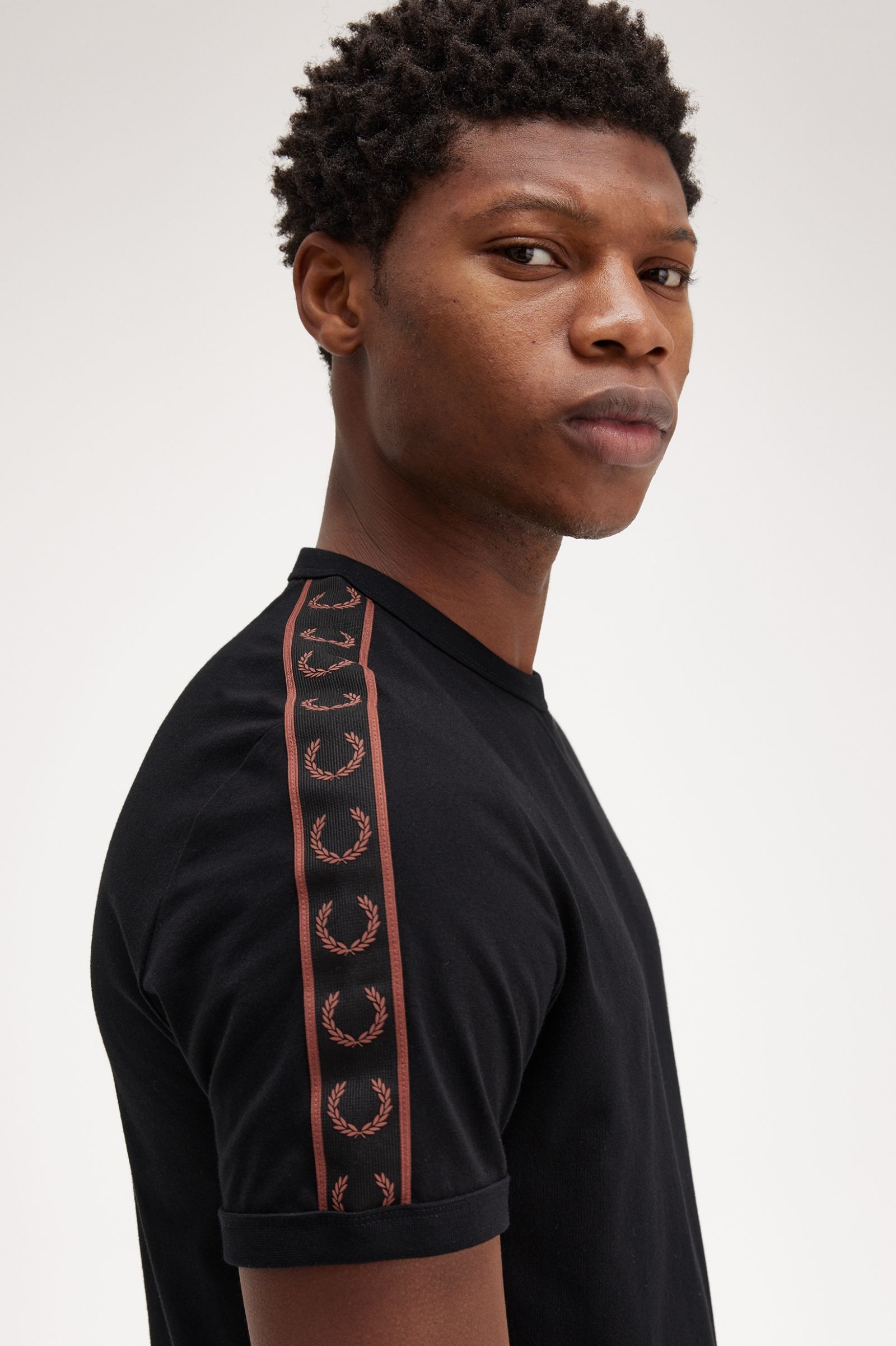 FP Contrast Tape Ringer T-Shirt Fred Perry - Black / Whisky Brown