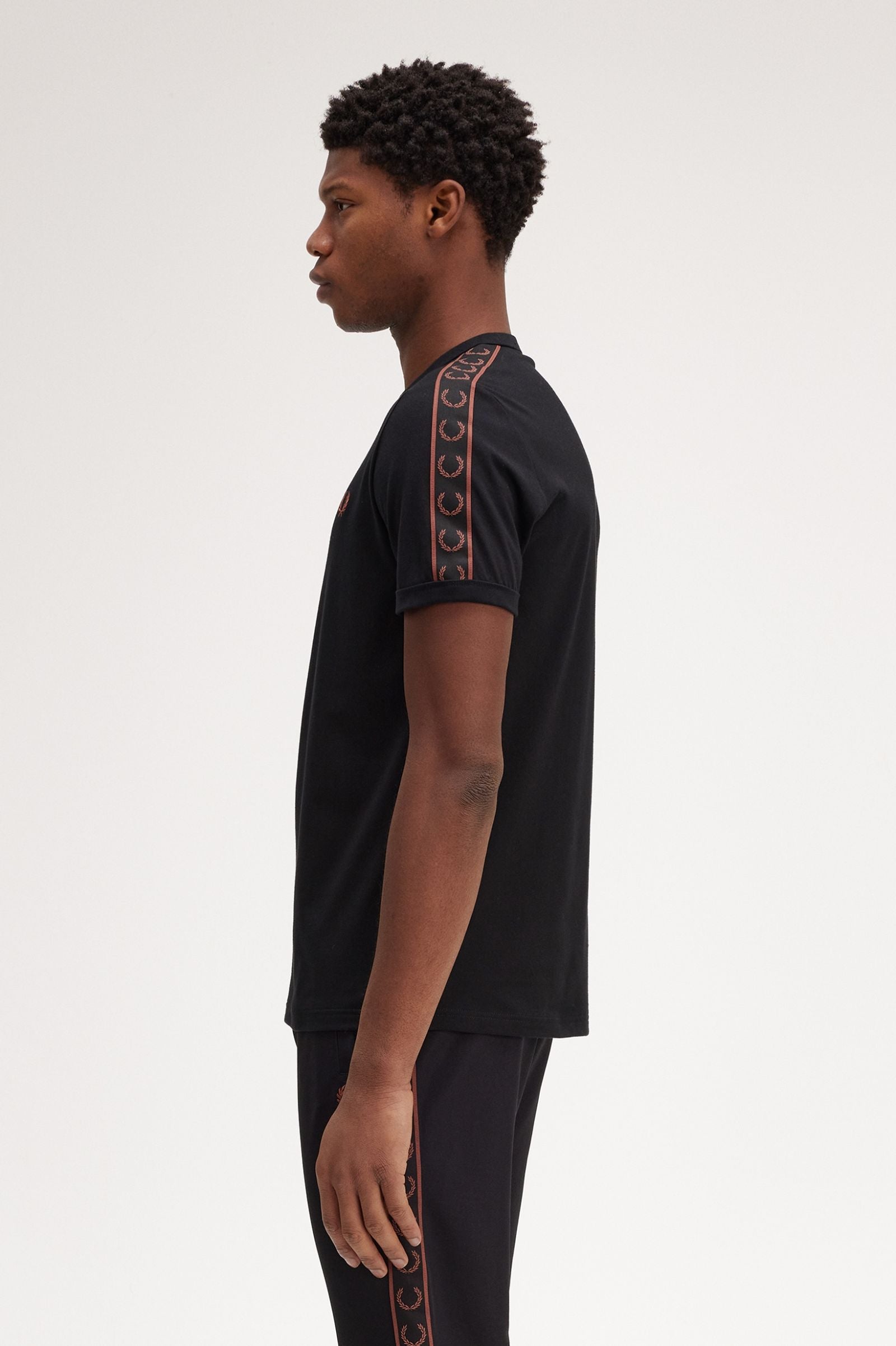 FP Contrast Tape Ringer T-Shirt Fred Perry - Black / Whisky Brown