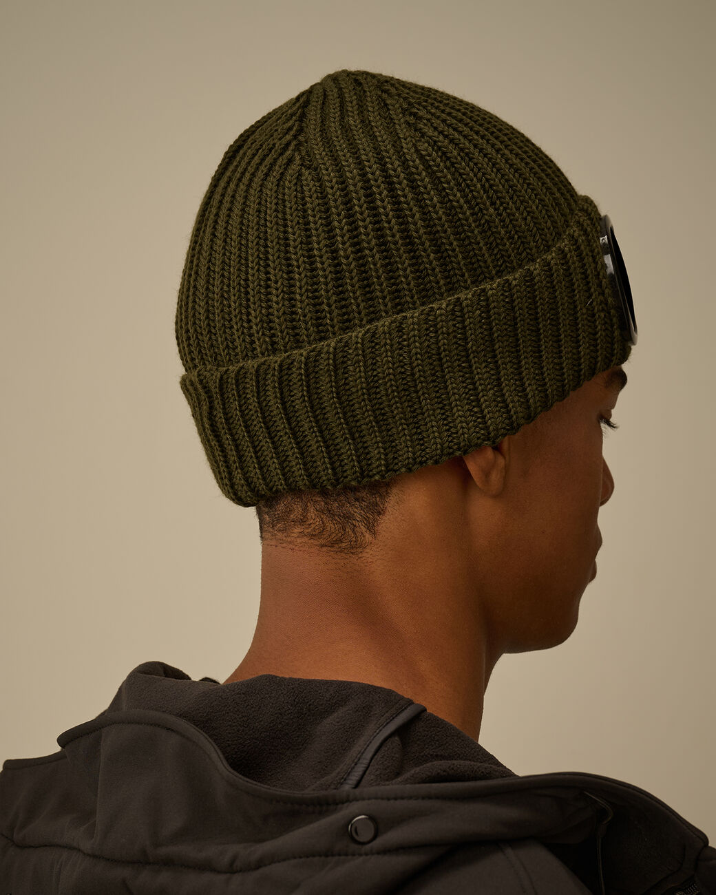 Extrafine Merino Wool Goggle Beanie CP Company® AW25 - Ivy Green