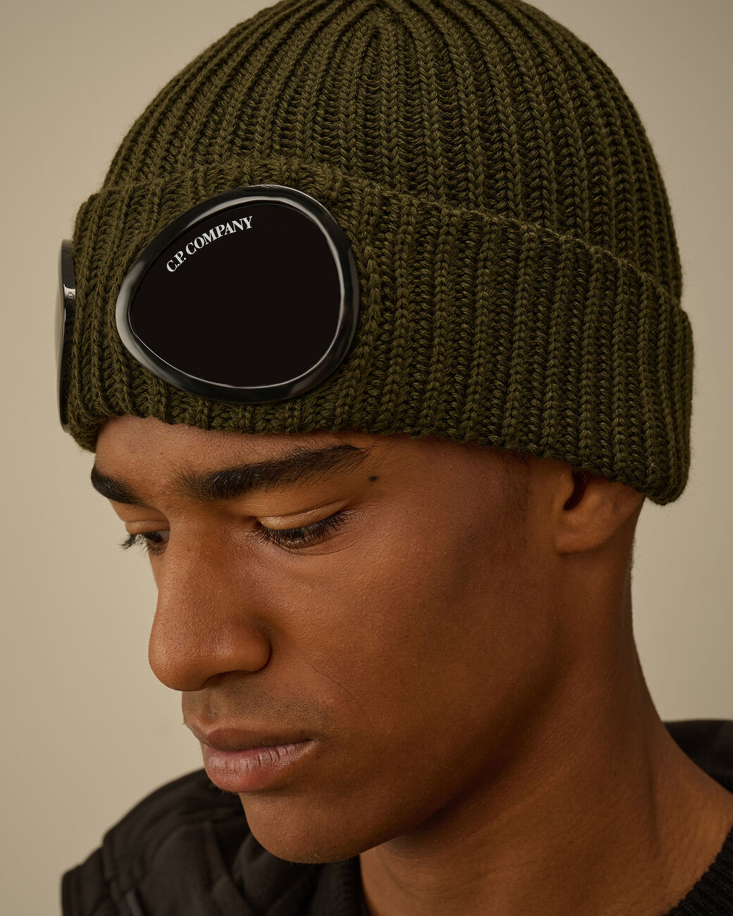 Extrafine Merino Wool Goggle Beanie CP Company® AW25 - Ivy Green