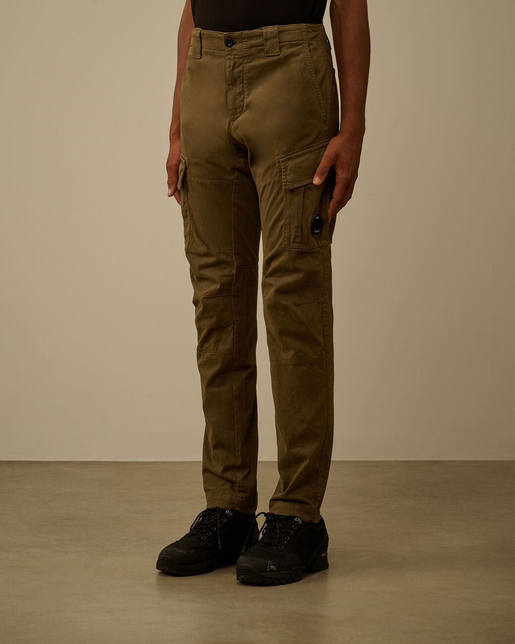 Stretch Sateen Ergonomic Lens Cargo Pants CP Company® AW25 - Ivy Green