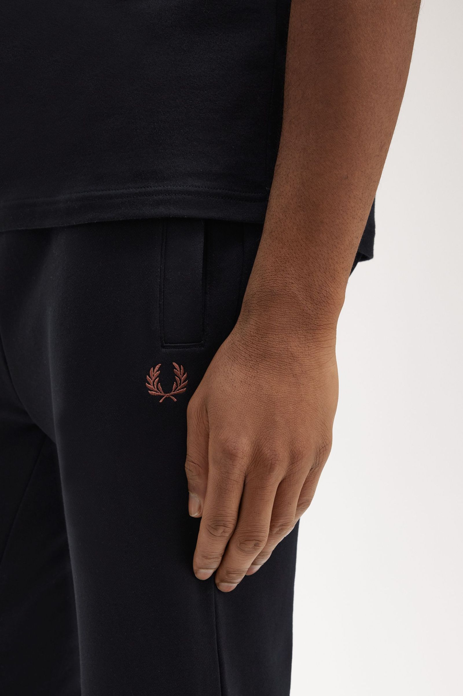 FP Classic Sweat Pant Fred Perry - Black / Whisky Brown